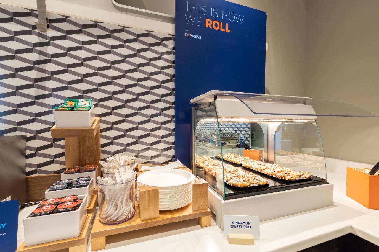 Holiday Inn Express - Milwaukee Downtown By Ihg Extérieur photo