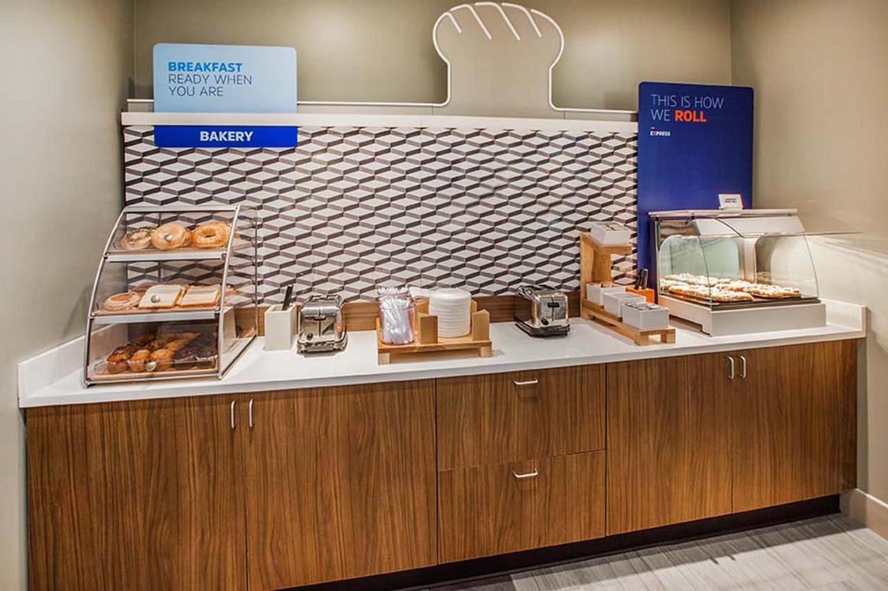Holiday Inn Express - Milwaukee Downtown By Ihg Extérieur photo