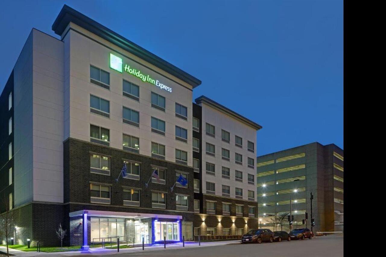 Holiday Inn Express - Milwaukee Downtown By Ihg Extérieur photo